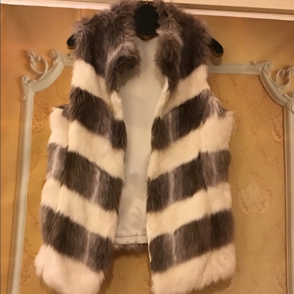 Faux Chevron fur Women’s Vest - Picture 2 of 2